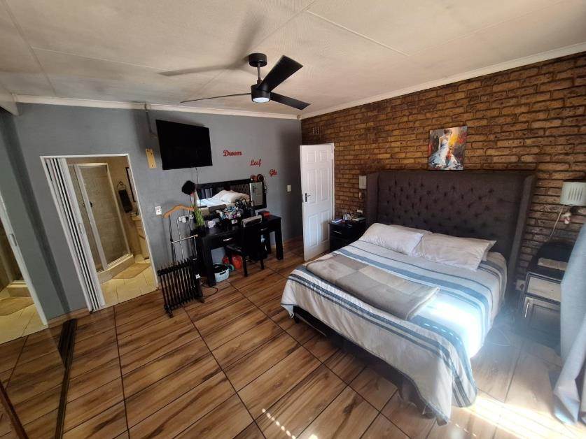 4 Bedroom Property for Sale in Verwoerdpark Gauteng