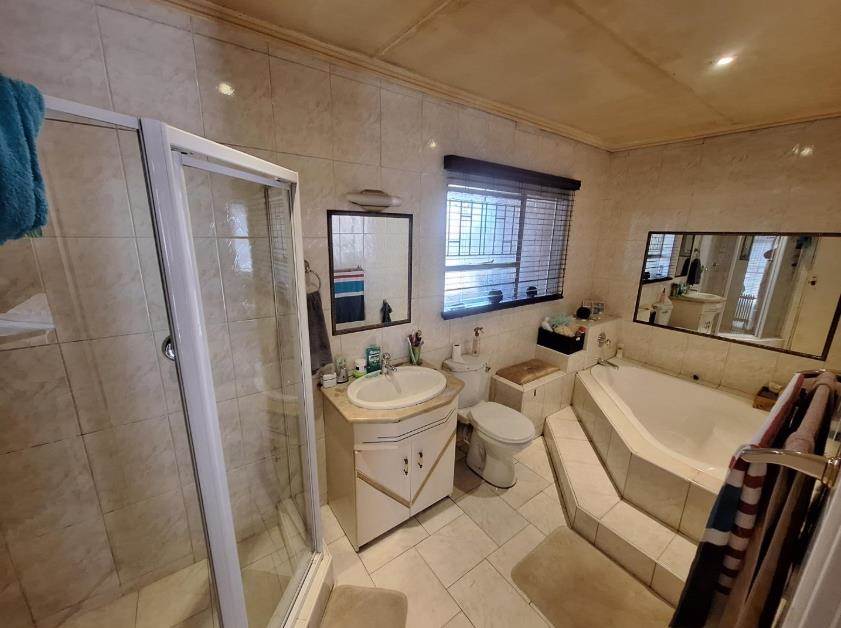 4 Bedroom Property for Sale in Verwoerdpark Gauteng