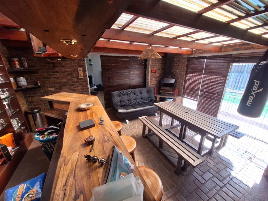 4 Bedroom Property for Sale in Verwoerdpark Gauteng
