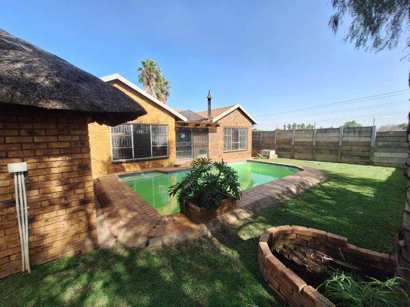 4 Bedroom Property for Sale in Verwoerdpark Gauteng