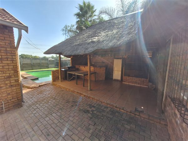 4 Bedroom Property for Sale in Verwoerdpark Gauteng