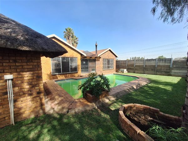 4 Bedroom Property for Sale in Verwoerdpark Gauteng