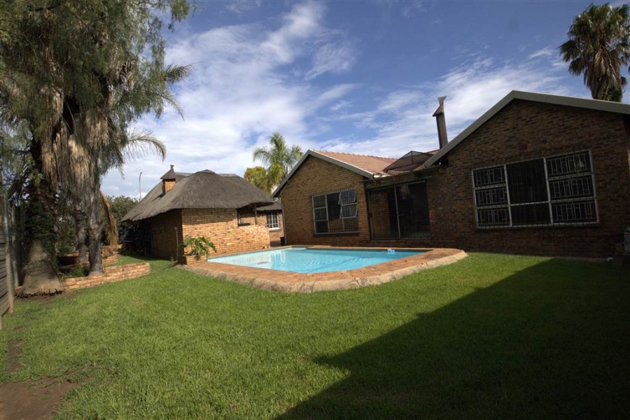 4 Bedroom Property for Sale in Verwoerdpark Gauteng