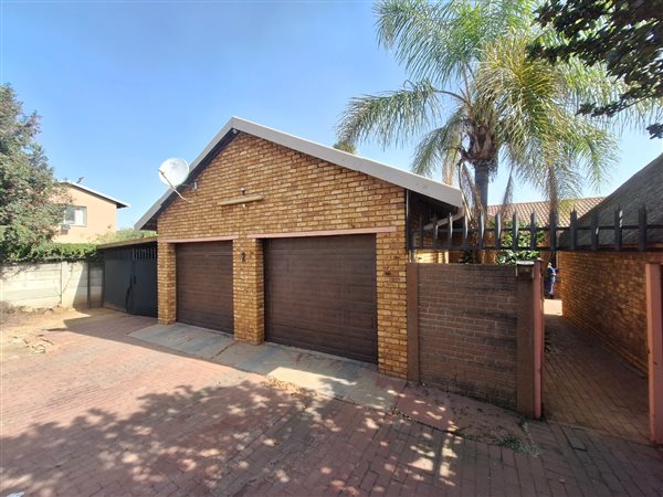 4 Bedroom Property for Sale in Verwoerdpark Gauteng