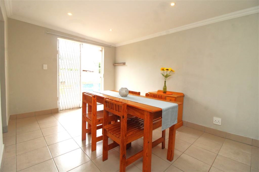 To Let 1 Bedroom Property for Rent in Cyrildene Gauteng