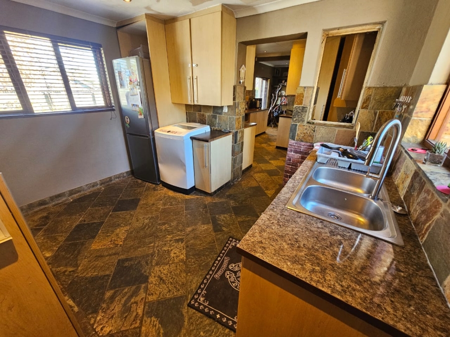 3 Bedroom Property for Sale in Brackendowns Gauteng