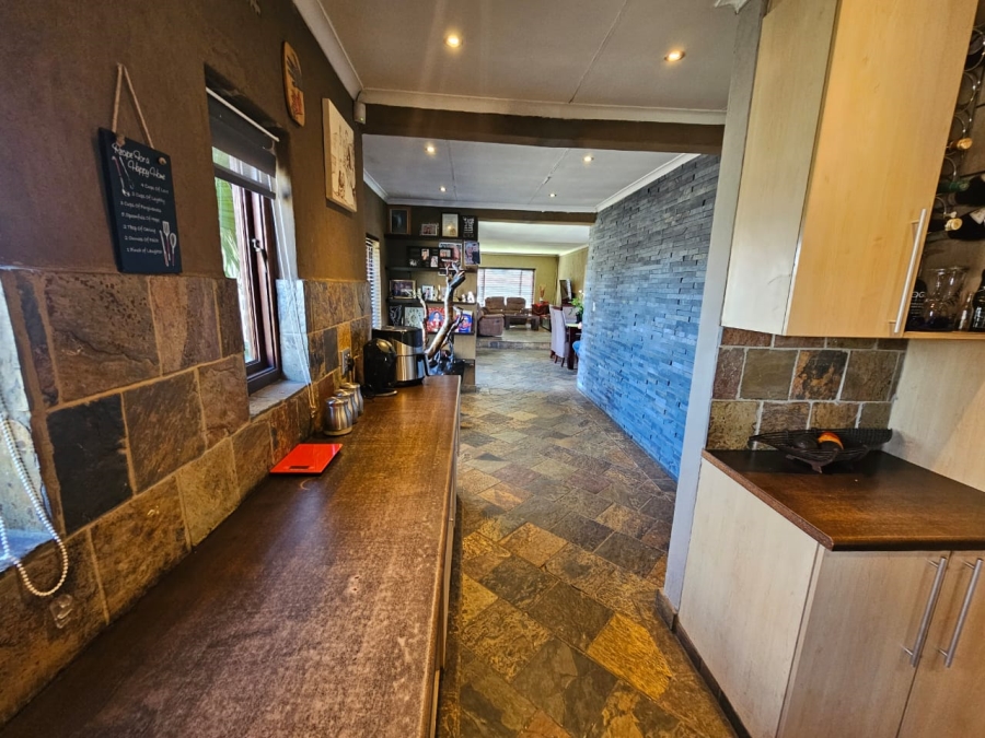 3 Bedroom Property for Sale in Brackendowns Gauteng