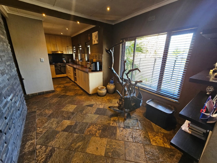 3 Bedroom Property for Sale in Brackendowns Gauteng