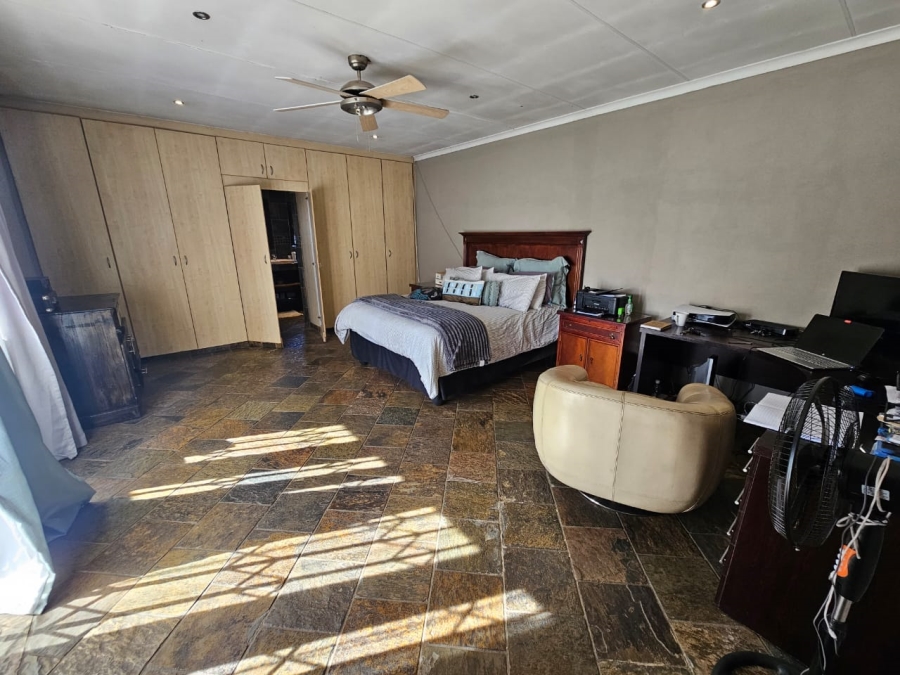 3 Bedroom Property for Sale in Brackendowns Gauteng