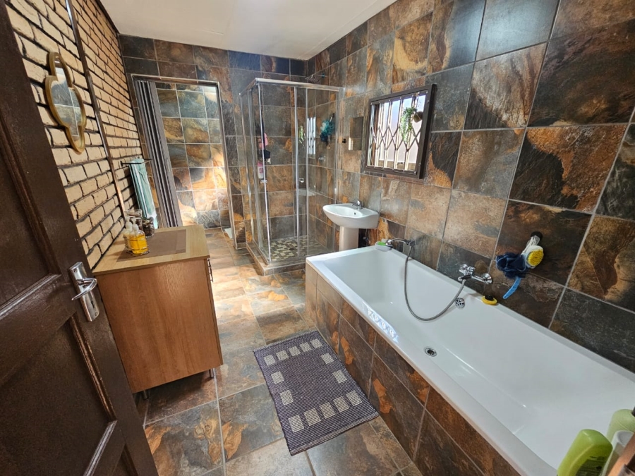 3 Bedroom Property for Sale in Brackendowns Gauteng