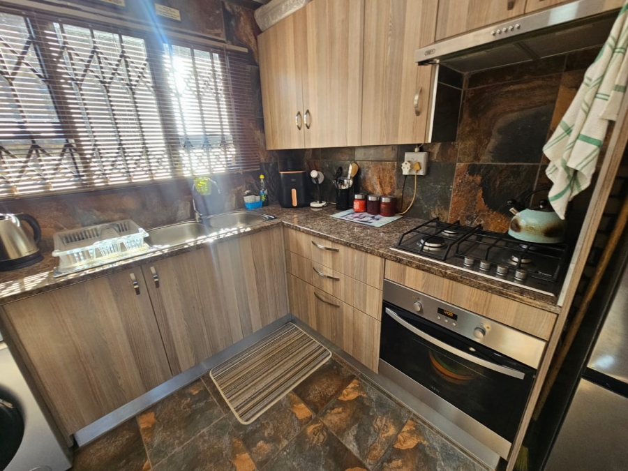 3 Bedroom Property for Sale in Brackendowns Gauteng