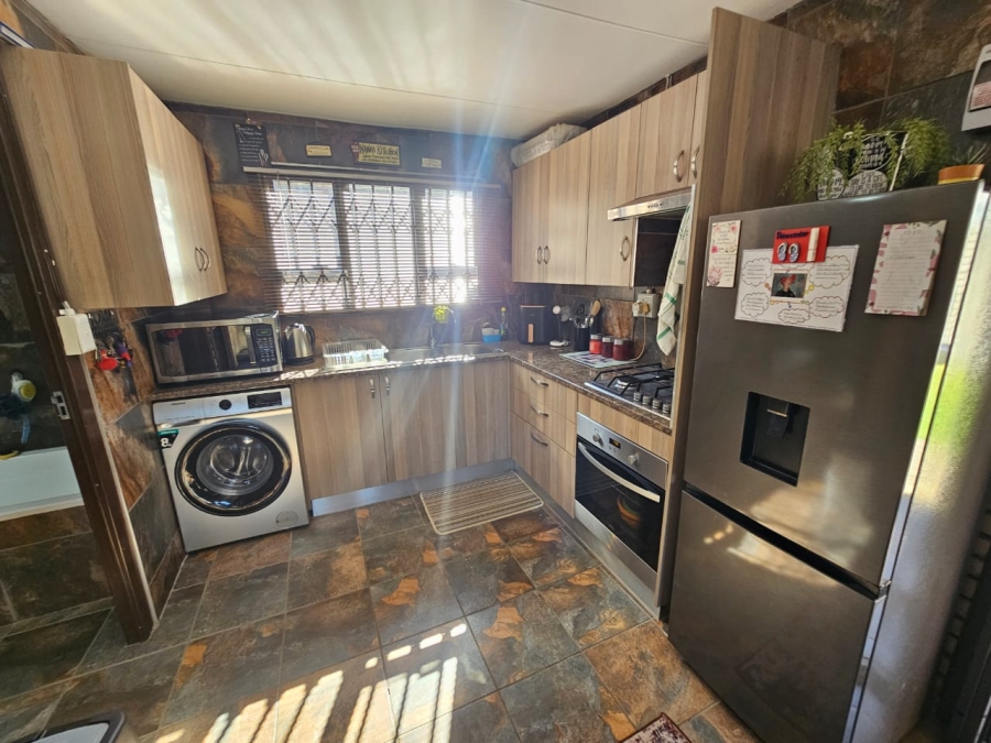 3 Bedroom Property for Sale in Brackendowns Gauteng