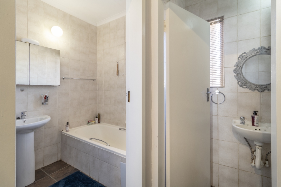 3 Bedroom Property for Sale in Garsfontein Gauteng