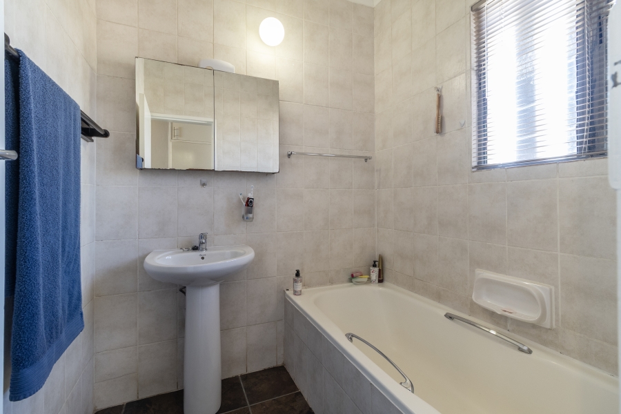 3 Bedroom Property for Sale in Garsfontein Gauteng