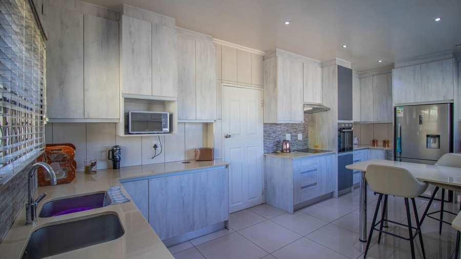4 Bedroom Property for Sale in Elspark Gauteng