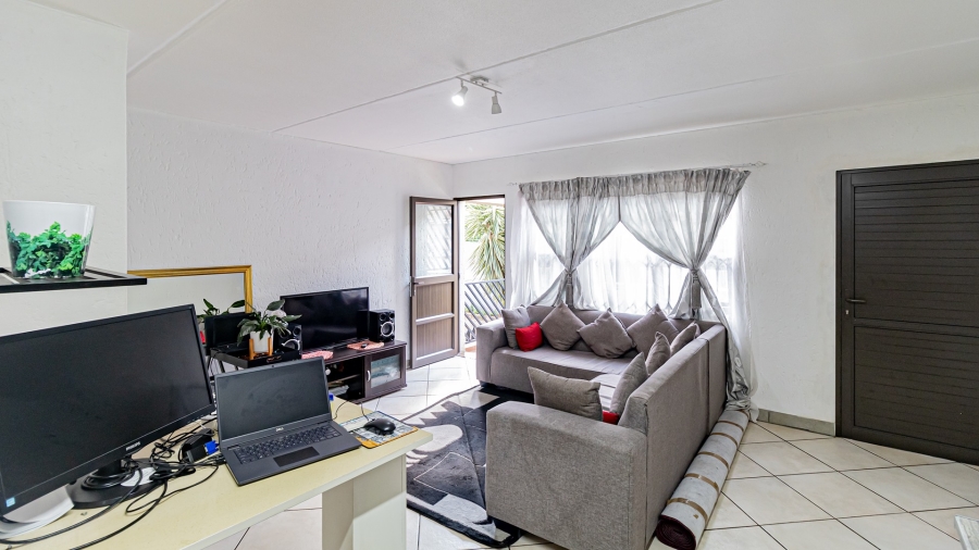 1 Bedroom Property for Sale in Bruma Gauteng