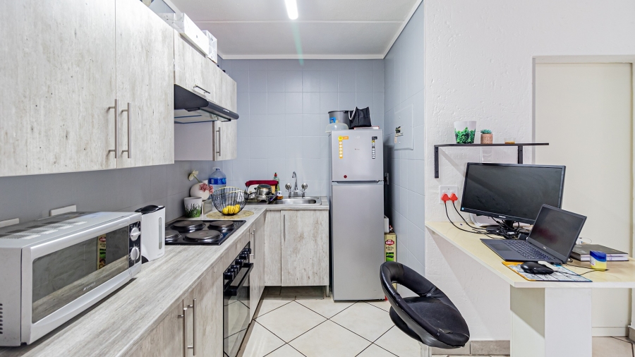1 Bedroom Property for Sale in Bruma Gauteng