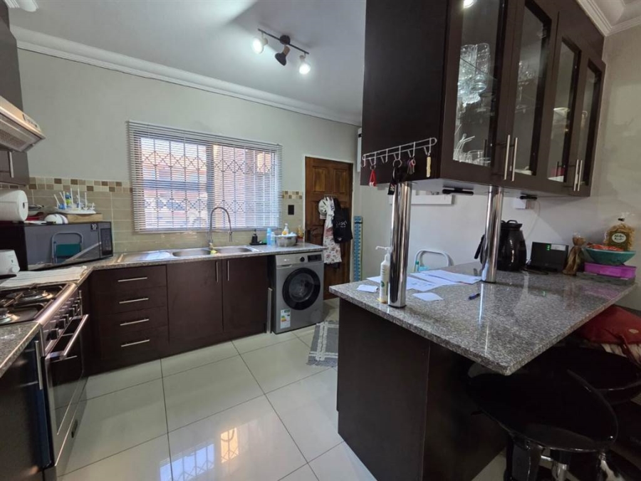 2 Bedroom Property for Sale in Brackendowns Gauteng
