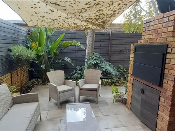 2 Bedroom Property for Sale in Brackendowns Gauteng