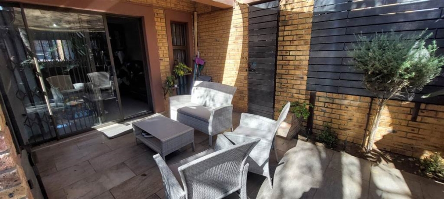 2 Bedroom Property for Sale in Brackendowns Gauteng