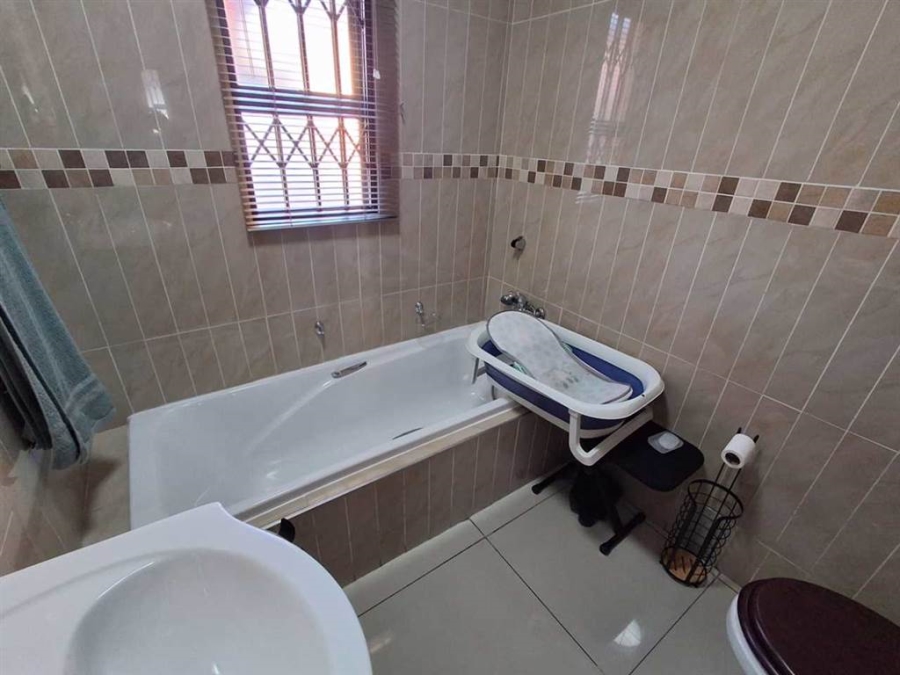 2 Bedroom Property for Sale in Brackendowns Gauteng