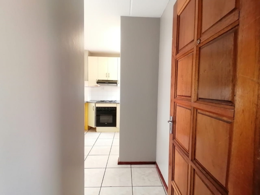 To Let 2 Bedroom Property for Rent in Mondeor Gauteng