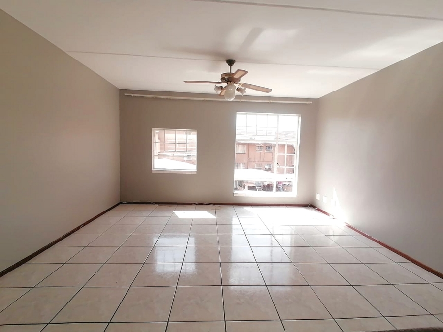 To Let 2 Bedroom Property for Rent in Mondeor Gauteng