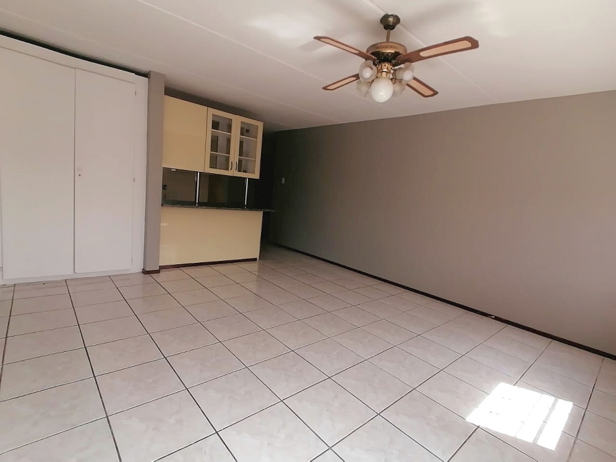 To Let 2 Bedroom Property for Rent in Mondeor Gauteng