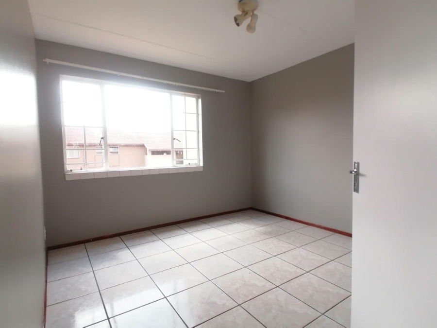 To Let 2 Bedroom Property for Rent in Mondeor Gauteng