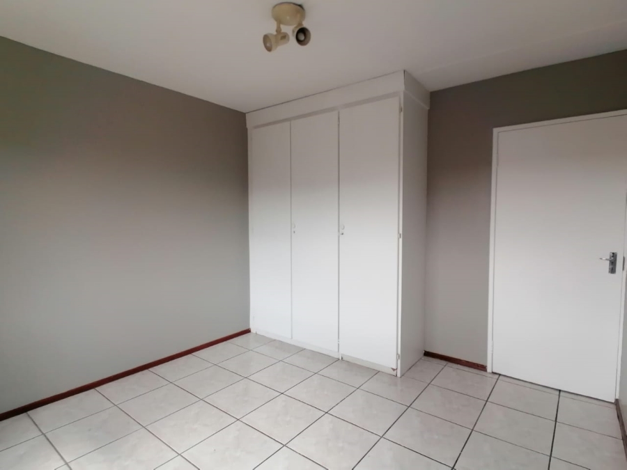 To Let 2 Bedroom Property for Rent in Mondeor Gauteng