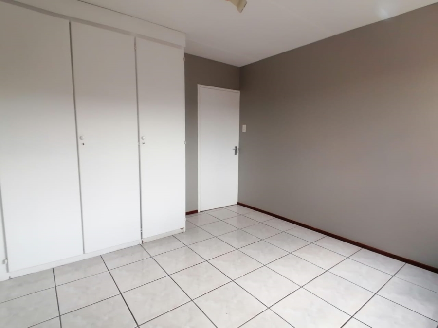 To Let 2 Bedroom Property for Rent in Mondeor Gauteng