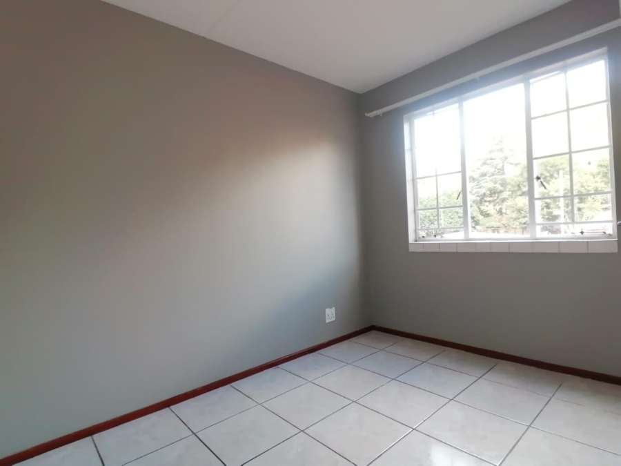 To Let 2 Bedroom Property for Rent in Mondeor Gauteng