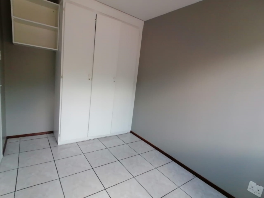 To Let 2 Bedroom Property for Rent in Mondeor Gauteng
