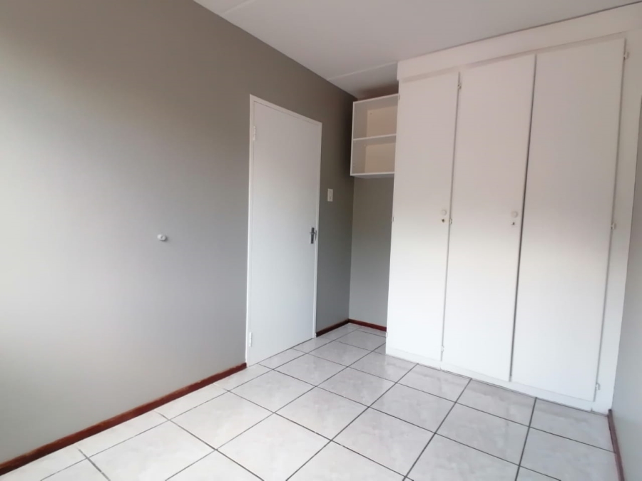 To Let 2 Bedroom Property for Rent in Mondeor Gauteng