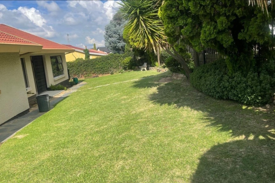 4 Bedroom Property for Sale in Mondeor Gauteng