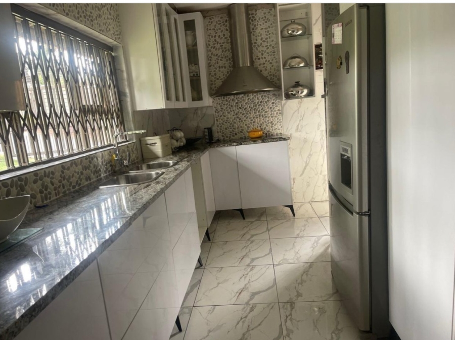4 Bedroom Property for Sale in Mondeor Gauteng