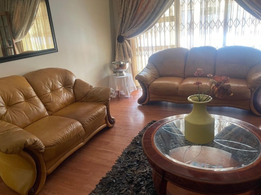 4 Bedroom Property for Sale in Mondeor Gauteng