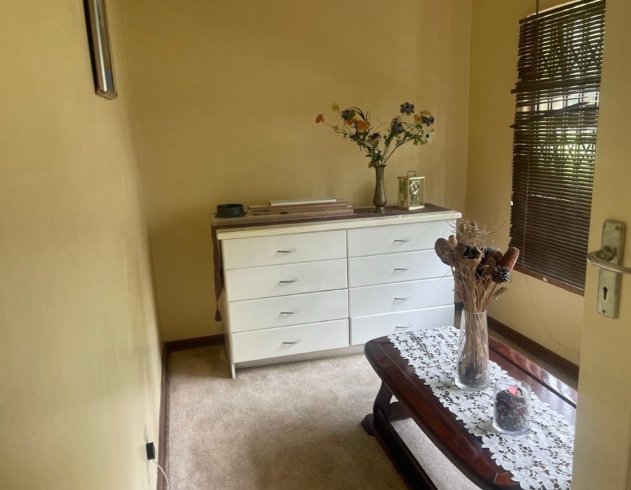 4 Bedroom Property for Sale in Mondeor Gauteng