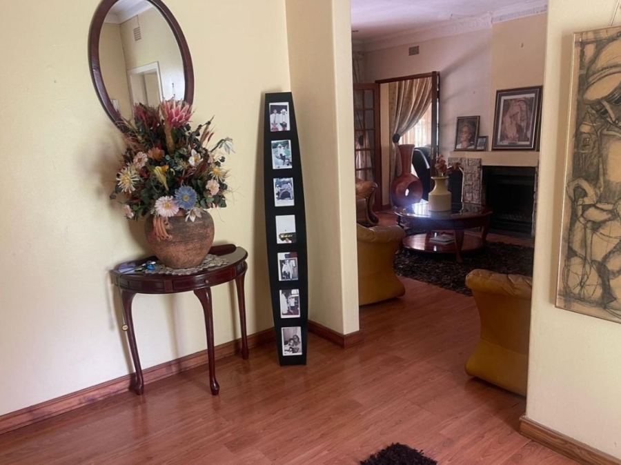 4 Bedroom Property for Sale in Mondeor Gauteng