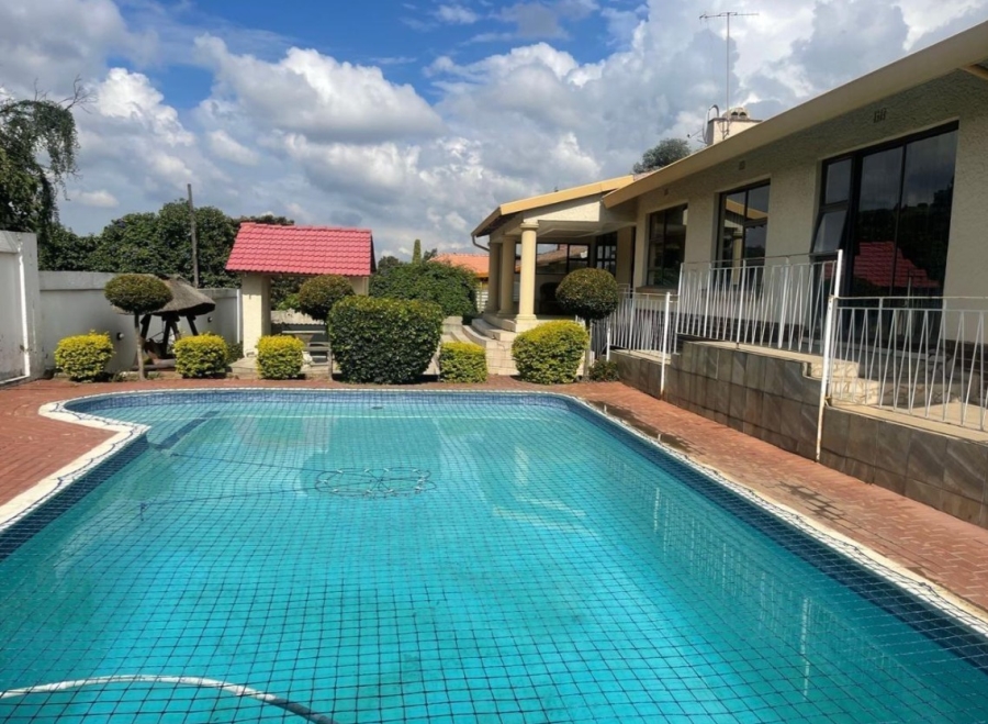4 Bedroom Property for Sale in Mondeor Gauteng