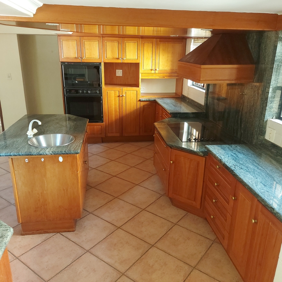 5 Bedroom Property for Sale in Waterkloof Park Gauteng