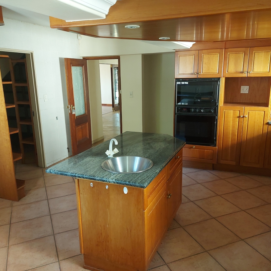 5 Bedroom Property for Sale in Waterkloof Park Gauteng