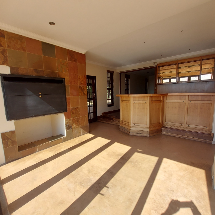 5 Bedroom Property for Sale in Waterkloof Park Gauteng