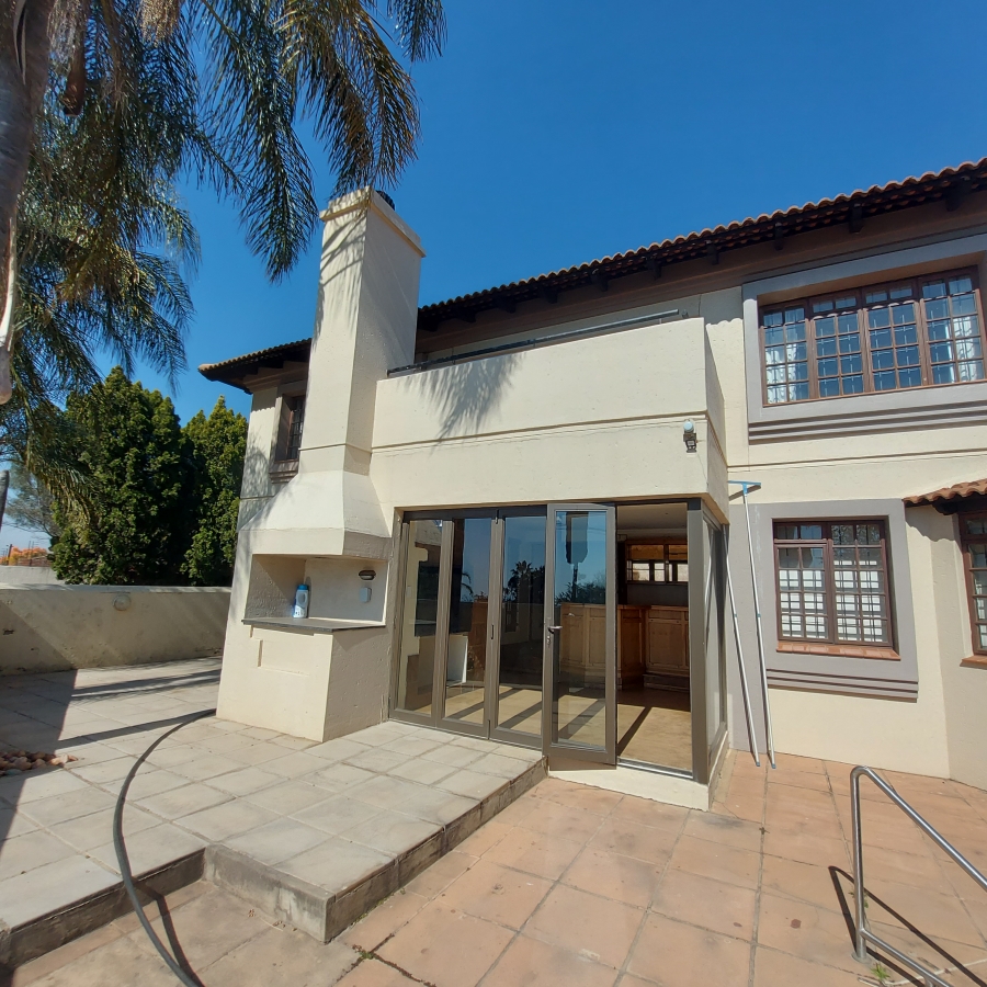 5 Bedroom Property for Sale in Waterkloof Park Gauteng