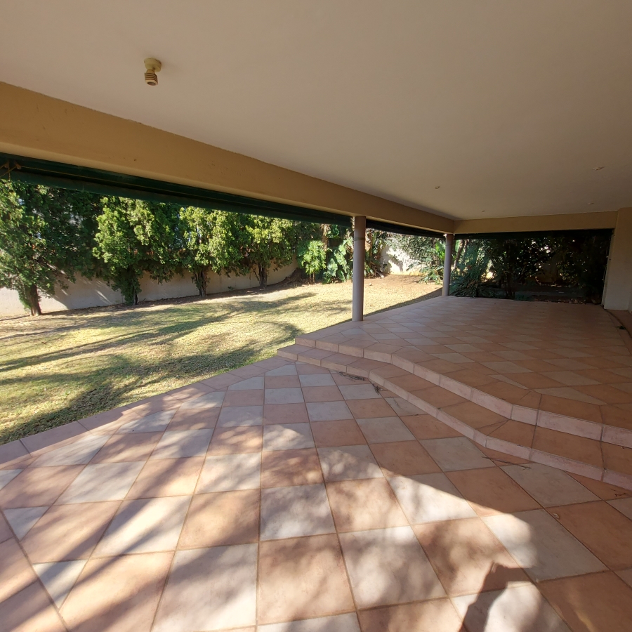 5 Bedroom Property for Sale in Waterkloof Park Gauteng