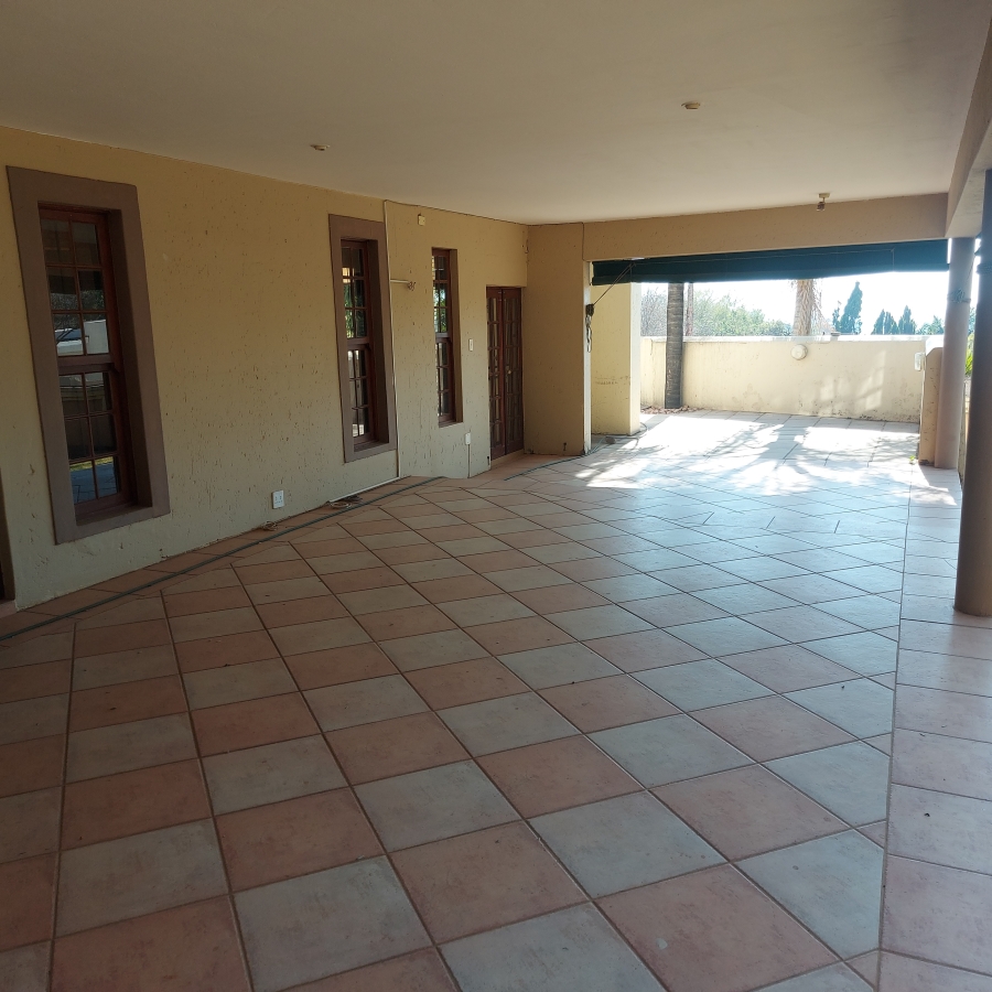 5 Bedroom Property for Sale in Waterkloof Park Gauteng