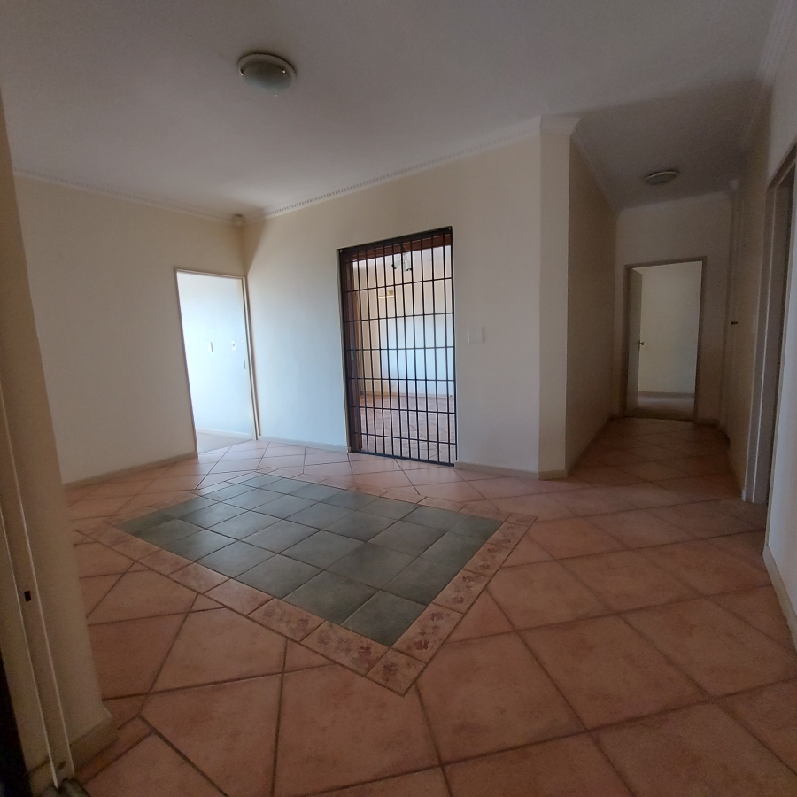 5 Bedroom Property for Sale in Waterkloof Park Gauteng