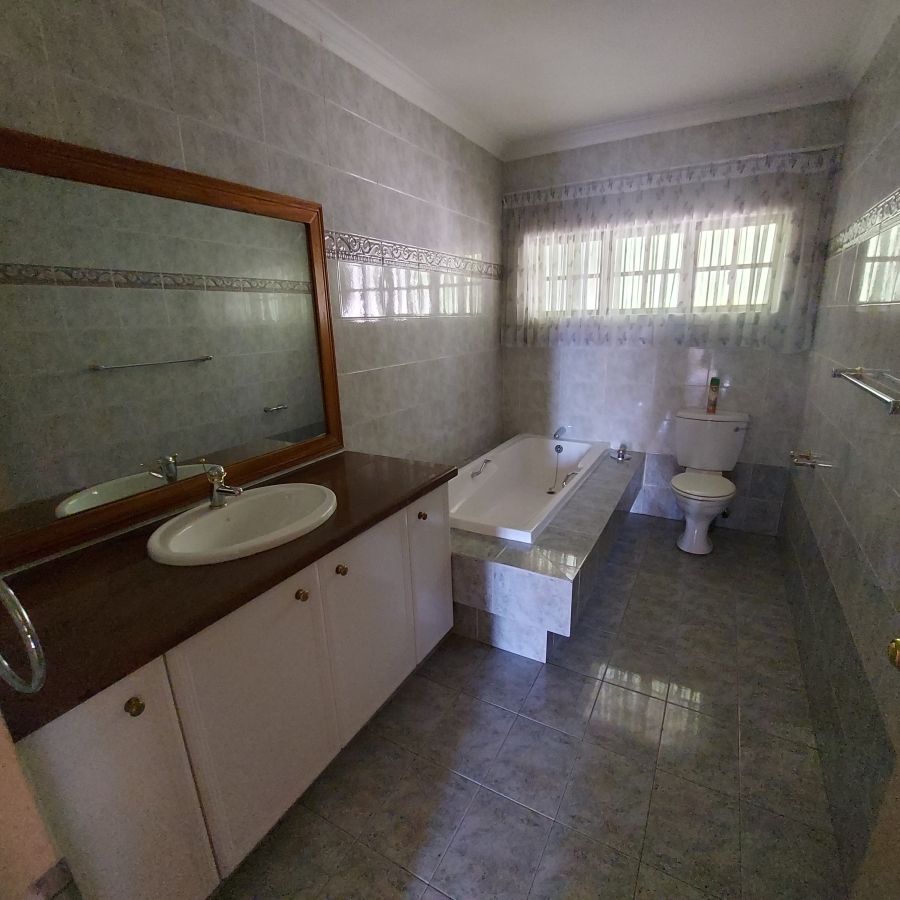 5 Bedroom Property for Sale in Waterkloof Park Gauteng