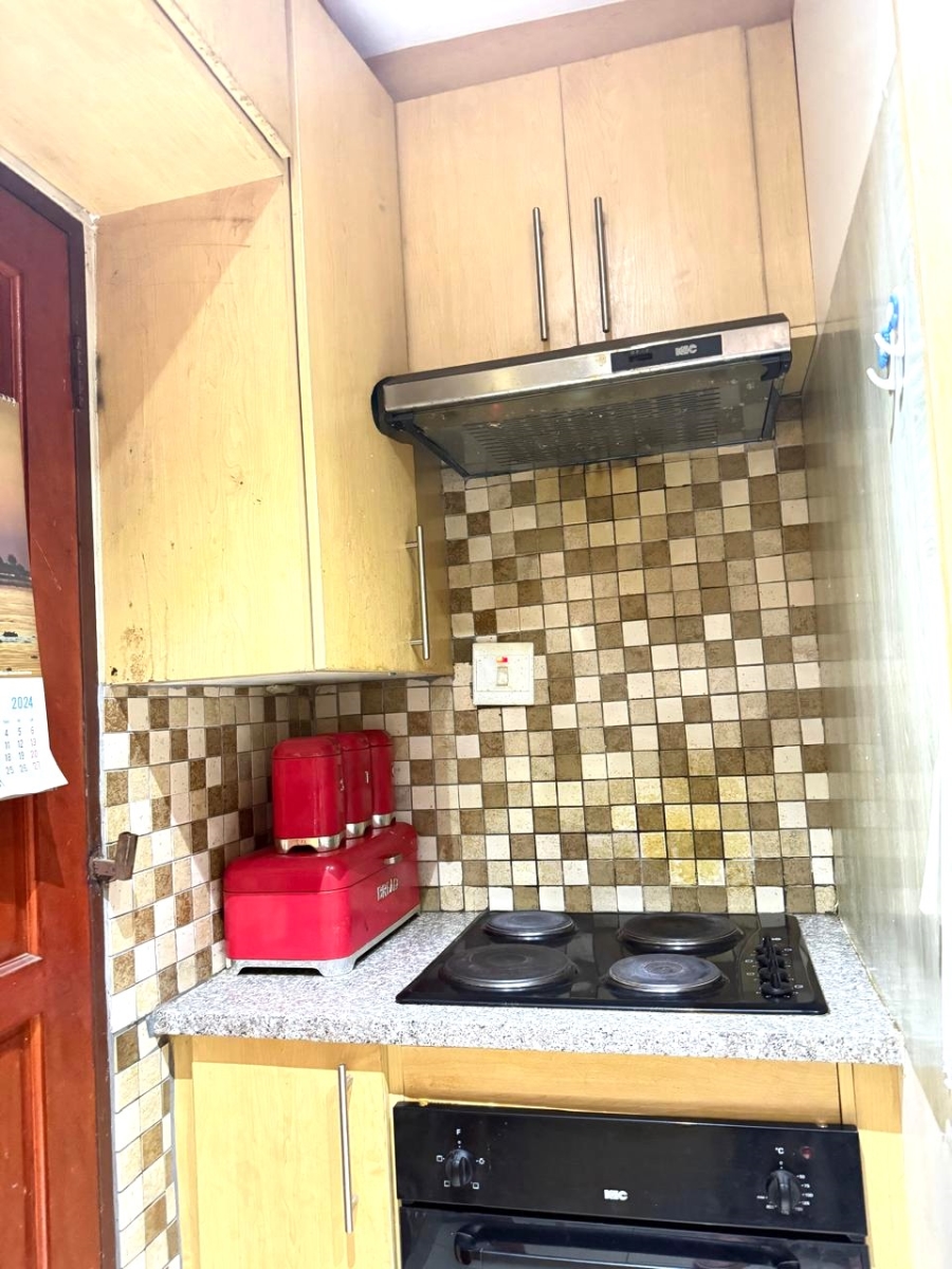 2 Bedroom Property for Sale in Clayville Gauteng