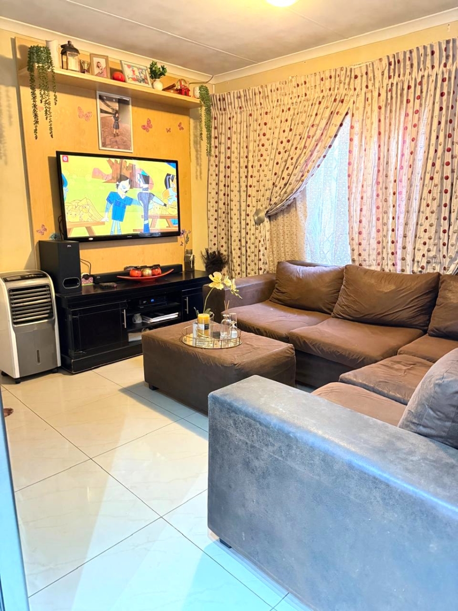 2 Bedroom Property for Sale in Clayville Gauteng